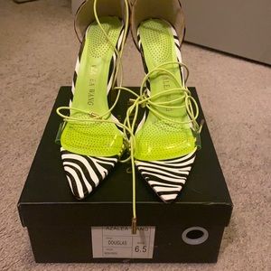 Beautiful sexy Azalea wang evening leopard/zebra print tie up shoe